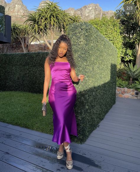 All Purple Outfit, Satin Skirt Outfit Classy, Bridesmaids Outfits, Outing Ideas, Purple Gloves, Feminine Clothing, Purple Outfit, Jewerly Bracelets, Feminine Outfits