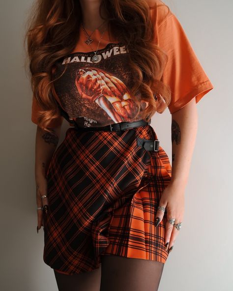 📙🖤🎃 Choose your pumpkin spice plaid outfit & swipe to get your Spooky Season read!!! 🎃🖤📙 🧡 3 x pumpkin plaid outfits with the @blackmilkclothing Halloween Bites collection! These orange plaid pieces will be haunting you very soon, starting with the first drop on the 3rd Sept 👀👻 Let me know which outfit/book combo you chose in the comments! . There’s nothing that makes me happier than making Spooky Season content, and BlackMilk always delivers some of the first exciting spooky ‘fits to make ... Brown And Orange Outfit, Brown Plaid Skirt Outfit, Spooky Fits, Halloween Bites, Halloween Core, Spooky Outfits, Brown Plaid Skirt, Hygge Fashion, Plaid Outfit