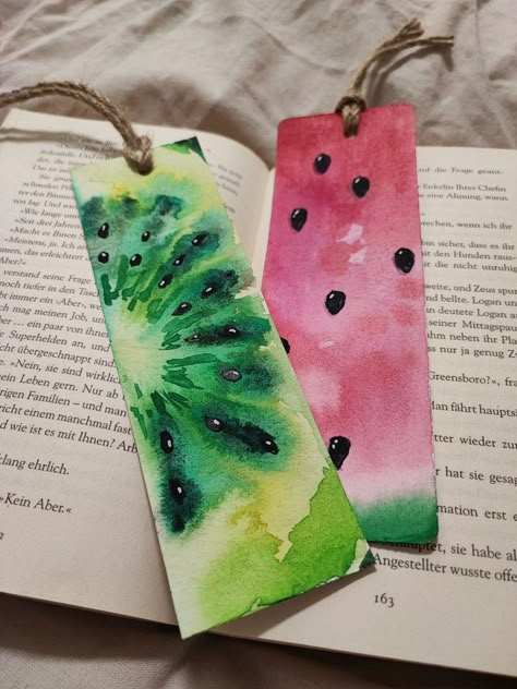 Bookmarks Watercolor Ideas, Marcalibros Ideas, Watercolor Art Bookmarks, Bookmark Art Ideas, Easy Watercolor Bookmark Ideas, Diy Bookmarks Watercolor, Bookmark Ideas Creative, Bookmark Drawing Ideas, Diy Bookmarks Creative