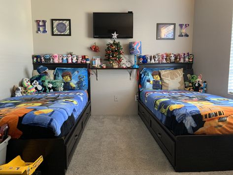 Making a small boys bedroom work. Small Boys Bedroom, Cool Boys Room, Small Boys Bedrooms, Shared Boys Rooms, Organize Kids, Sons Room, Toy Room Organization, Boy Bedrooms, Kids Rooms Shared