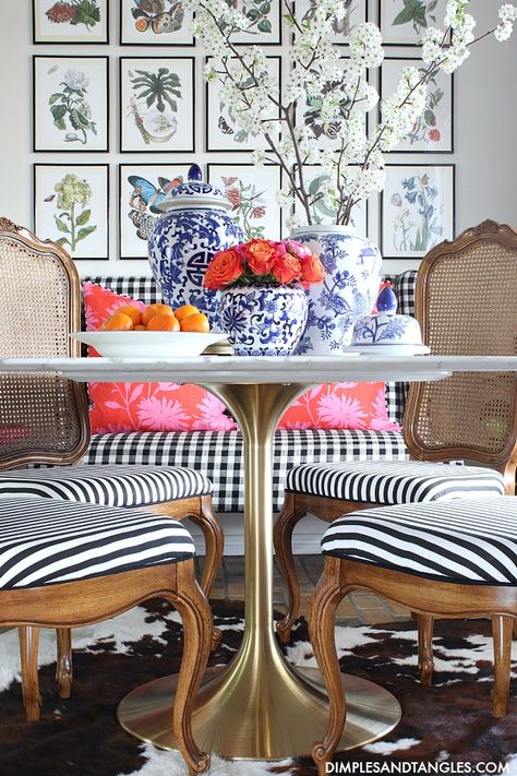 Eclectic Dining Room Round Table, Grand Millennial Breakfast Room, Bright Breakfast Nook, Conversation Nook Living Room, Bistro Breakfast Nook, Breakfast Dining Area Ideas, Grandmillenial Dining Room Decor, Dining Room Style Ideas, Maximalist Dining Table