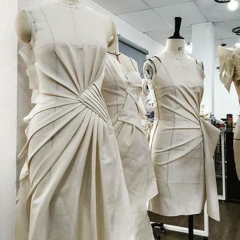 adiating pleats session Advanced Draping course, Saigon #advanceddraping #drapingworkshop #drapingclass #studyfashiondesign #drapingcourse Dress Illustration Art, Shingo Sato, Draping Dress, Uni Fashion, Fashion Major, Fashion Draping, Pattern Draping, Geometric Fashion, Dress Illustration