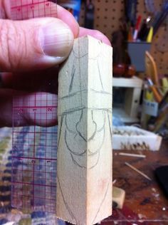 Carving Christmas Ornaments, Wood Carved Santa Ornaments, Wood Carved Santa, Christmas Wood Carving Ideas, Wood Carving Patterns Free, Wood Whittling, Whittling Patterns, Christmas Carvings, Wood Carving Faces