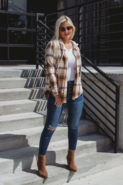 Plaid Flannel Shirt Women Outfit, Early Fall Date Outfits, Whimsical Womens Fashion, Flannel Outfits With Converse, Cute Fall Outfits For Petite Women, Fall Hipster Outfits Women, Cute Flannel Outfits Fall Leggings, Fall Outfits Women Boots, Dixxon Flannel Women Outfit