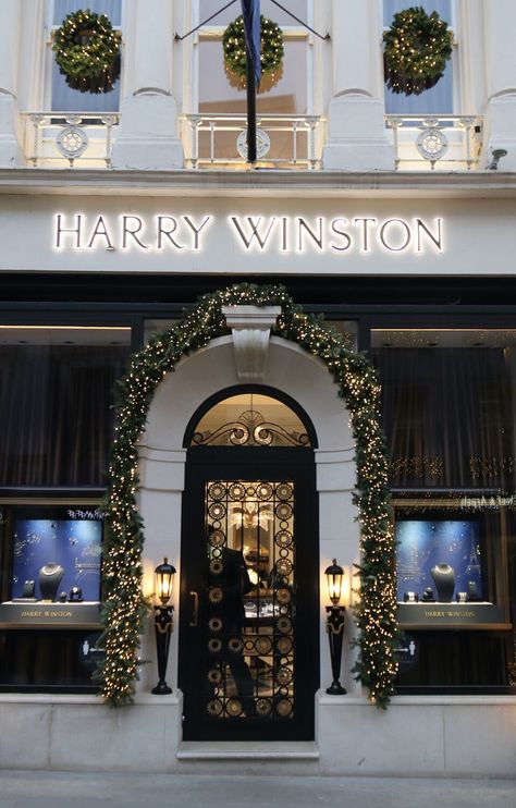 Harry Winston Aesthetic, Hamptons Christmas, Christmas Aesthetic Decor, Tiffany Christmas, Expensive Christmas, Luxe Christmas, Rich Christmas, Harry Winston Jewelry, Luxury Christmas Decor