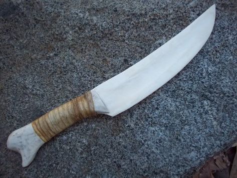 Bone Knife, Primitive Technology, Primitive Survival, Pretty Knives, Bone Crafts, Cool Knives, Stone Age, Handmade Knives, Bone Carving