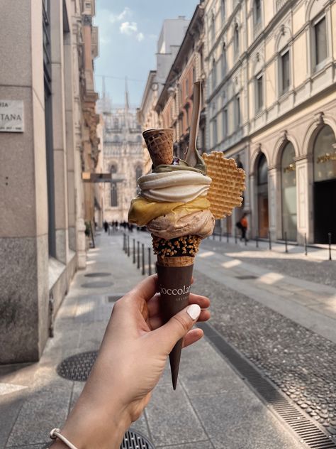 Milan Ice Cream, Italian Gelato Aesthetic, Aesthetic Gelato, Milan Italy Aesthetic, Gelato Aesthetic, Gelato Italy, Milano Cookies, Italian Gelato, Holiday Ice Cream