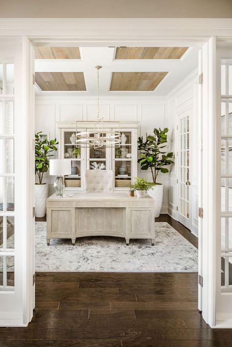 Sara Lynn, Aesthetic Interior Design, Feminine Home Offices, Transitional Dining Room, Farmhouse Office, Cozy Home Office, Modern Farmhouse Home, Dream Office, White Office