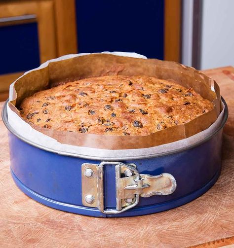 Try a Christmas cake recipe, made with wonderful fruits, spices and sherry, from Betty's – the famous Harrogate bakers. Mincemeat Cake, Christmas Cake Recipe Traditional, Gluten Free Christmas Cake, Traditional Christmas Cake, Rum Butter, Fruit Christmas, Mary Berry Recipe, Cake Mug, Fruit Cake Christmas