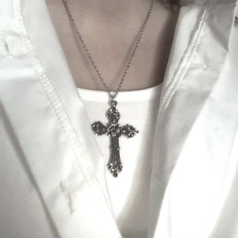 Mha Accessories, Cross Necklace Aesthetic, Nas Hip Hop, Jewelry Accessories Ideas, Dope Jewelry, Cross Jewelry, Dream Jewelry, Fashion Help, Cute Jewelry