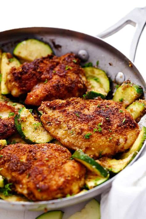 Crispy Parmesan Garlic Chicken, Parmesan Garlic Chicken, Chicken With Zucchini, Low Fat Chicken Recipes, Chicken And Zucchini, Low Fat Chicken, Foodporn Recipes, Cheesy Chicken Broccoli, Low Carb Chicken Recipes