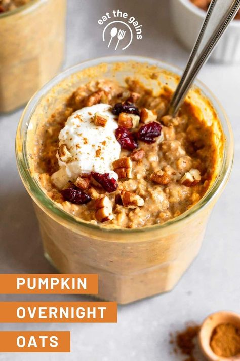 An easy make-ahead breakfast or snack, healthy pumpkin overnight oats take just 5 minutes to make and taste like pumpkin pie! Made with oats, pumpkin puree, chia seeds, greek yogurt, vanilla, and spices, and absolutely delicious! Pumpkin Pie Overnight Oats, Easy Protein Pancakes, Pumpkin Breakfast Recipes, Pumpkin Overnight Oats, Chia Overnight Oats, Pumpkin Breakfast, Pumpkin Recipes Healthy, Pumpkin Pie Smoothie, Banana Overnight Oats