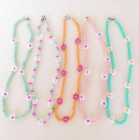 Bracelet Perle Aesthetic, Ideas Collares Bolitas, Indie Jewelry, Beaded Necklace Diy, Trik Fotografi, Handmade Jewelry Diy, Beaded Bracelets Diy, Beaded Accessories, Girly Jewelry