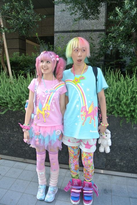 fairy kei couple aka double rainbow all the way.   how adorable! Candycore Aesthetic Outfits, Decora Kei Aesthetic, Pastel Kidcore Outfits, Fairy Kei Outfit, Yume Kawaii Fashion, Kidcore Outfit, Harajuku Decora, Fairy Kei Fashion, Soft Kidcore