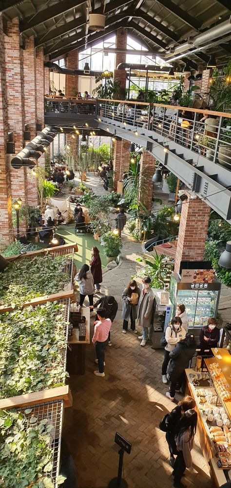 Greenhouse Coffee Shop Garden Cafe, Terrarium Restaurant, Greenhouse Cafe Ideas, Cafe Forest Design, Farm Cafe Design Coffee Shop, Park Cafe Design, Greenhouse Cafe Design, Forest Cafe Design, Plant Cafe Interior