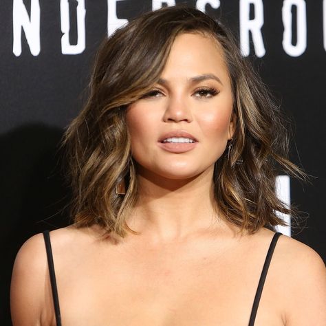 Crissy Teigen Hair Hairstyles, Chrissy Teigen Hair, Famous Banana Bread Recipe, Pancake Face, Good Haircuts, Recipe For Banana Bread, Brown Bananas, Baking Banana, Baking Breads