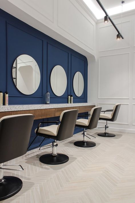 SDB hair spa | 2a. architetti Navy Salon Ideas, Spa Room Interior Design, Blue Barbershop, Hair Suite Decor Salon Ideas, White Hair Salon, Blue Salon, Salon Blue, Hairdressing Equipment, Beauty Salon Chairs