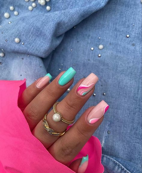 Pink And Blue Nails Design Simple, Tiffany Blue And Pink Nails, Pink And Blue Nails Design, Blue Pink Nails, Ibiza Nails, Nail Art Blanc, Tiffany Blue Nails, Uñas Aesthetic, Unghie Sfumate