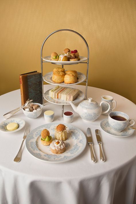 British Tea Party, Afternoon Tea In London, Tea In London, English Afternoon Tea, English Tea Set, Best Afternoon Tea, English Tea Party, Tea Time Food, Afternoon Tea Set