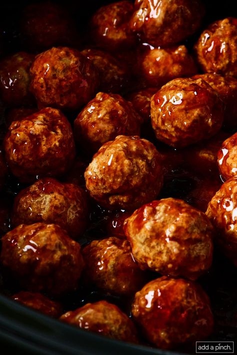 Easy Grape Jelly Meatballs Recipe Potluck Meatballs, Fall Pies Recipes, Jelly Meatball Recipe, Grape Jelly Meatballs Recipe, Easy Bbq Sauce, Juicy Meatballs, Jelly Meatballs, Best Appetizer, Grape Jelly Meatballs