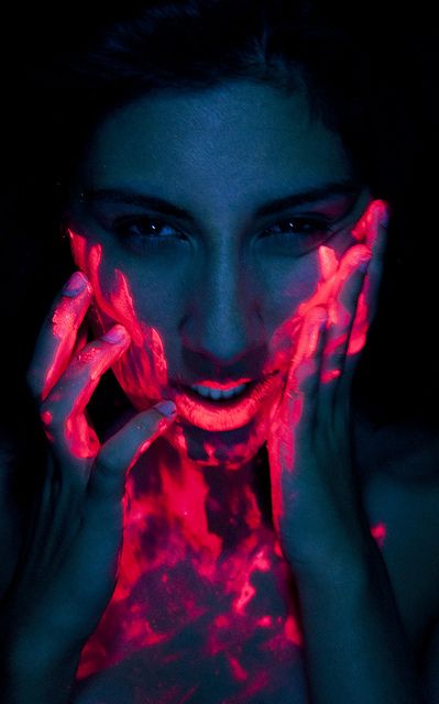 smile Uv Photography, Uv Makeup, Uv Paint, Neon Paint, Neon Photography, Glow Paint, Paint Photography, Neon Painting, Airbrush Art