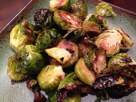 Crispy Roasted Brussel Sprouts with Maple-Soy-Sriracha Glaze | so fresh n so green Soy Glazed Brussel Sprouts, Glazed Brussel Sprouts, Brussel Sprout Recipe, Sprout Recipe, Crispy Brussel Sprouts, Thug Kitchen, Soy Recipes, Natural Hormones, Paleo Pumpkin