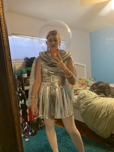 Area 51 Party Outfit, Space Pirate Costume, Space Costume Ideas, Space Outfit Aesthetic, Area 51 Party, Galactic Outfit, Space Alien Costume, Cosmic Party, Cheese Costume