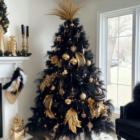 Combine black and gold with feathers for a sophisticated tree. Perfect for a glamorous Christmas centerpiece. Glamorous Christmas, Christmas Centerpiece, Gold Glam, Black Tree, Christmas D, Christmas Centerpieces, Tree Decor, Black And Gold, Gold Black