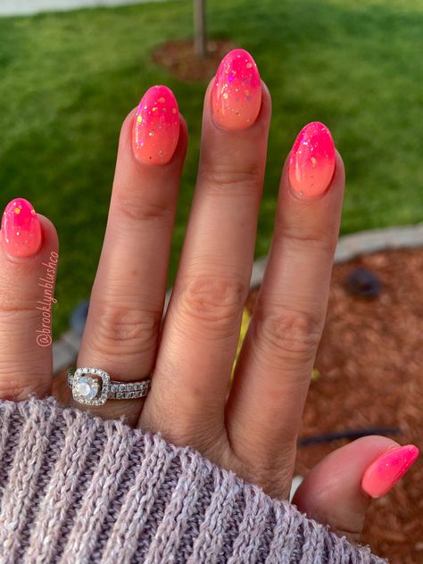 Dip Powder Nail Art Summer, Nail Dip Designs Summer, Nail Designs Dip Powder Summer, Nail Designs Dip Powder Ombre, Powder Dipped Nail Ideas, Colorful Dip Powder Nails, Gel Powder Nails Designs Summer, Ombre Nails Vacation, Dip Powder Manicure Ideas Summer