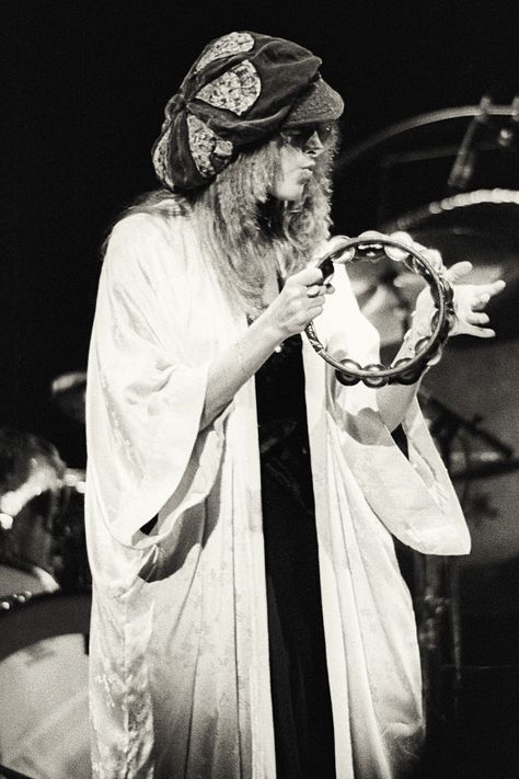 Stevie Nicks, Fleetwood Mac Stevie Nick, Stevie Nicks Style, Stevie Nicks Fleetwood Mac, Wonder Years, Witchy Fashion, Tambourine, Witchy Woman, Stevie Nicks, Fleetwood Mac