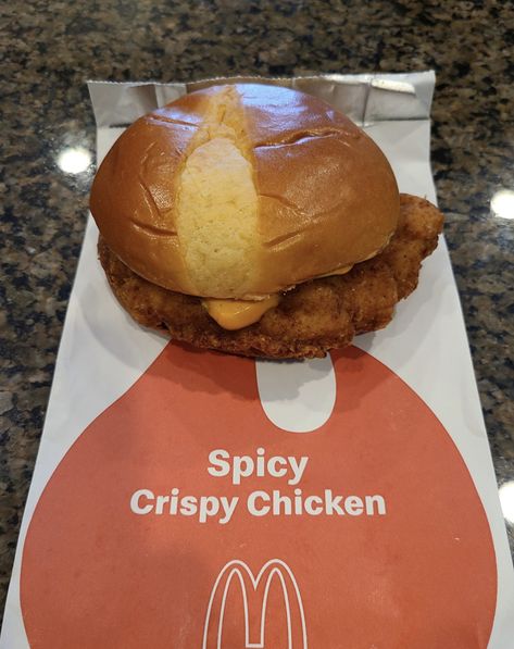 Crispy Chicken Sandwich, Spicy Chicken Sandwich, Spicy Chicken Sandwiches, Delicacy Food, Yummy Comfort Food, Buffet Food, Chicken Sandwich, Crispy Chicken, Spicy Chicken