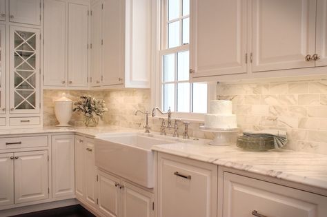 Love the Calcutta Gold Marble & Cream Kitchen.This is the backsplash and counter top I WANT! Backsplash Decor, Creative Kitchen Backsplash, Kitchen With White Cabinets, Beautiful White Kitchens, White Kitchen Backsplash, White Tile Backsplash, Classic White Kitchen, Herringbone Backsplash, Beige Kitchen