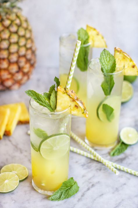 pineapple mint caipirinha - cold, refreshing, and delicious!! Party Beverages, Pineapple Detox, Pineapple Mojito, Infused Waters, Cocktail Fruit, Virgin Drinks, Pineapple Mint, Pineapple Water, Mojito Cocktail