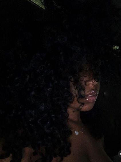 Black Woman Hair Aesthetic, Long Curly Hair Aesthetic Faceless, Black Girls Curly Hair, Black Hair Curly, Long Natural Curly Hair, Poofy Hair, Pretty Dark Skin, Dark Curly Hair, Black Wavy Hair