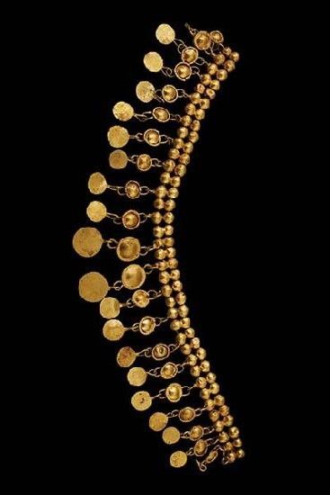 Section of Necklace composed of 15 double beads and 22 pendants Material(s): Gold Date of Object: 330 BC Origin: Colchian Measurements(s): Max. L of pendants: 3.05cm, L of modern chain: 17cm, Weight: 10.67g Provenance: The Georgian National Museum Find Location: Vani, Grave 22 Jewelry Metalsmithing, Ancient Necklace, Baroque Jewelry, Treasure Coin, Queens Jewels, Costume Jewelery, Ancient Jewellery, Replica Jewelry, Georgian Jewelry