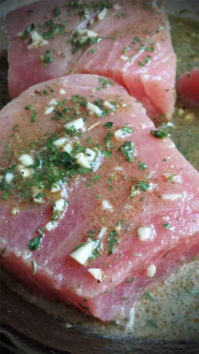 Grilled Tuna Steaks Recipes, Grilled Tuna Steak, Fresh Tuna Recipes, Ahi Tuna Recipe, Steak Marinades, Paleo Seafood, Grilled Tuna Steaks, Ahi Tuna Steak, Tuna Steak Recipes