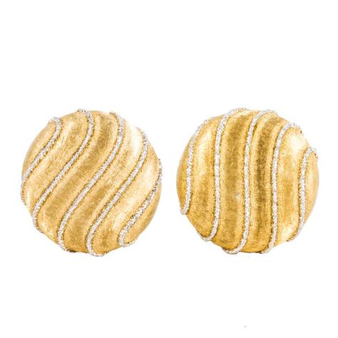 Buccellati Earrings, Buccellati Jewelry, Vintage Diamond Earrings, Texture Jewelry, Yellow Gold Diamond Earrings, Gold Leaf Earrings, Diamond Jewelry Designs, Button Style, Bracelets Gold Diamond