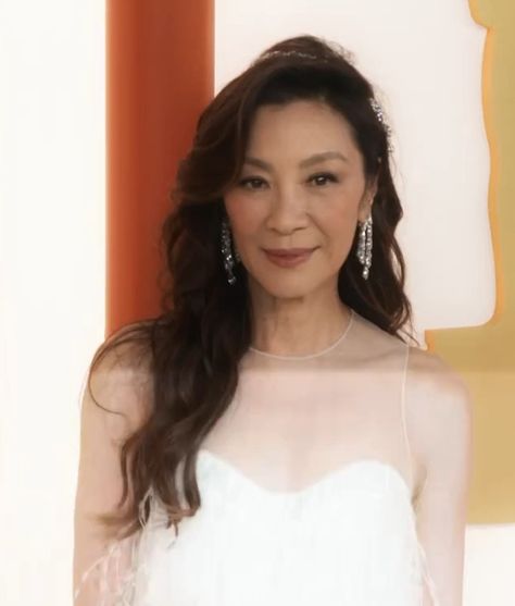 Michele Yeoh, Hairstyle With Bangs, Cannes Festival, Reddish Brown Hair, New Short Hairstyles, A Hairstyle, Brow Lift, Michelle Yeoh, Cut Her Hair