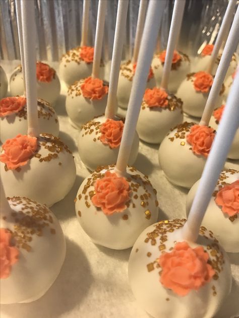 Coral Cake pops Coral Color Birthday Theme, Anniversary Cake Pops Ideas, Terracotta Cake Pops, Peach Dessert Table, Coral Birthday Party, Wedding Treats Table, Coral Cake, Quince Cake, Cake Pop Designs