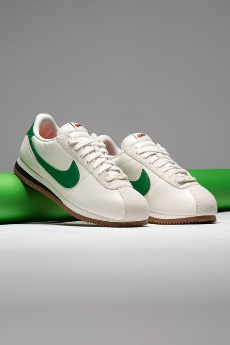 Nike's latest rendition of the iconic Cortez silhouette doesn't shoot for flash, but lets its iconic look and retro appeal really shine through. This fresh take keeps it classic with a white upper and gum sole, while an Aloe Verde green Swoosh adds the perfect amount of energy to the shoe.⁠ Nike Cortez Outfit, Latest Nike Shoes, Form Inspiration, Shoes Fashion Photography, Fotos Ideas, Real Fashion, Shoes Photography, Men's Footwear, Nike Cortez