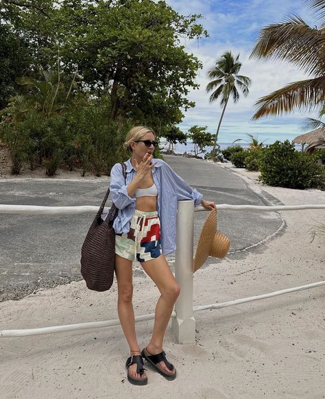 Minimalist Beach Outfit, Festival Dress Outfit, Lucy Williams Style, Beach Festival Outfit, Outfit Inspo 2023, Thailand Outfit, Festival Outfit Inspo, Lucy Williams, Summer Holiday Outfits