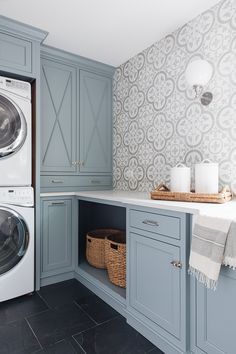 Light Blue Laundry Room, Laundry Room Paint Colors, Laundry Room Wallpaper Ideas, Cottage Laundry, Laundry Room Paint Color, Blue Laundry Rooms, Blue Gray Paint Colors, Model Dapur, Blue Gray Paint