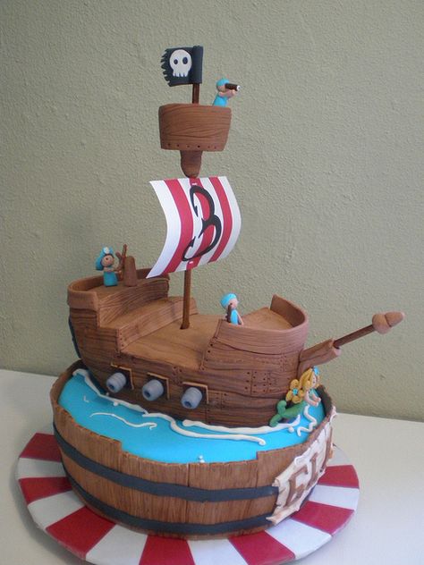 Repineo de otra chica,que ha colgado mi tarta jjjj Easy Pirate Cake, Pirate Birthday Cake, Pirate Ship Cakes, Harry Potter Birthday Cake, Pirate Themed Birthday, Pirate Cake, Avengers Birthday, Pirate Birthday Party, Pirate Birthday