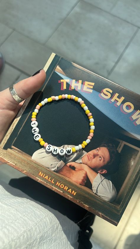 Music Beaded Bracelet, Niall Horan Jewelry, Outfits For Niall Horan Concert, Niall Horan Tour Outfits Ideas, One Direction Bracelet Ideas, Niall Horan Friendship Bracelet, Niall Horan Bracelet Ideas, Niall Bracelet, Niall Horan Bracelet