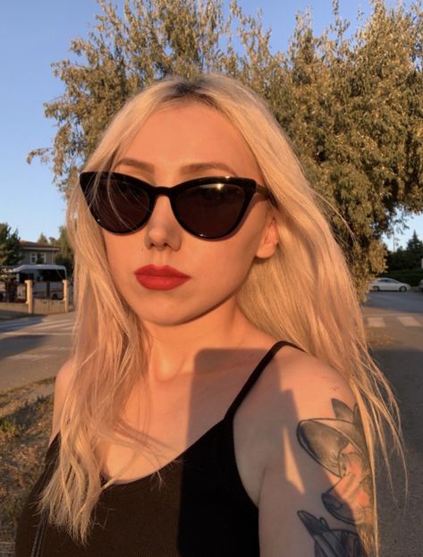 Cat eye #cateye #sireneyes #black Cateye Glasses Aesthetic, Eye Lash Style, Cat Sunglasses, Cat Eye Sunglasses Women, Korean Fashion Dress, Aesthetic Black, Cat Eye Glasses, Cat Eye Frames, Aesthetic Aesthetic