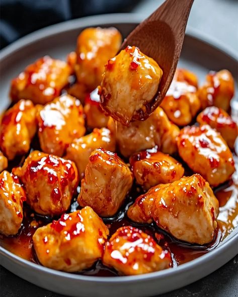 Learn how to make Baked Sweet Chili Chicken Bites with this easy recipe. Perfectly sweet, spicy, and baked for a healthier meal. Baked Sweet Chili Chicken, Baked Sweet Chili Chicken Bites, Baked Chicken Bites Recipes Oven, Bbq Chicken Bites, Chicken Bites Recipe, Homemade Sweet Chili Sauce, Chicken Bites Recipes, Sweet Chilli Chicken, Sweet Chili Chicken