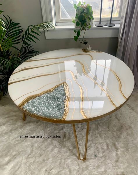 Resin Table Ideas Coffee Tables, Geode Coffee Table, Marble Resin Table, Crystal Coffee Table, Resin Coffee Table Ideas, Resin Art Table Top, Table Glass Design, Resin Table Top Diy, Diy Resin Coffee Table