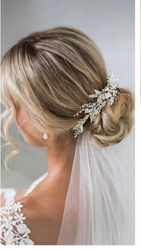 Bride Hairstyles With Veil, Bride Hairstyles Updo, Pearl Bridal Comb, Wedding Hair Up, Bridal Hair Inspiration, Bridal Hair Updo, Wedding Hairstyles With Veil, Bridal Comb, Wedding Hair Inspiration