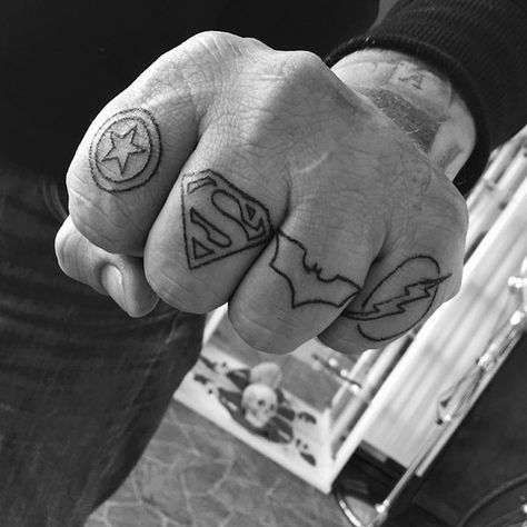 Superman Tattoo Ideas, Superman Tattoo, Superman Tattoos, Nintendo Tattoo, Tattoo Samples, Knuckle Tattoos, Hand And Finger Tattoos, Ring Finger Tattoos, Marvel Tattoos