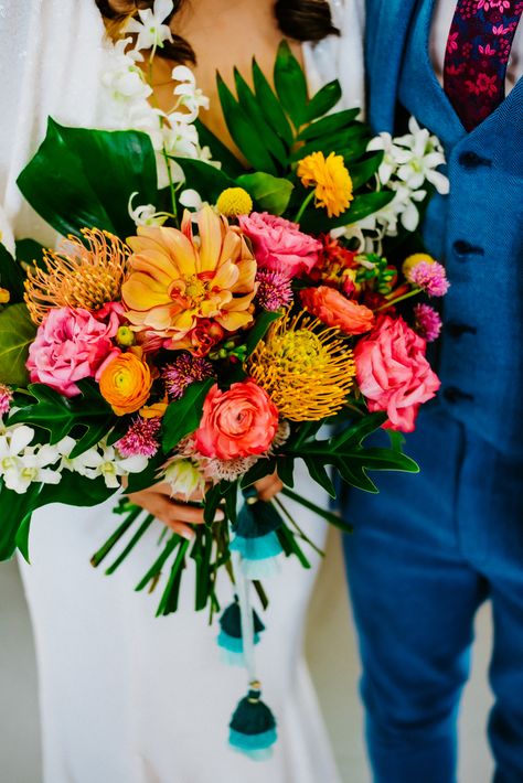 Tropisk Fest, Tropical Bridal Bouquet, Tropical Wedding Bouquets, Tropical Wedding Theme, Summer Editorial, Tropical Wedding Inspiration, Urban Wedding Venue, Tropical Wedding Flowers, Tropical Bridal